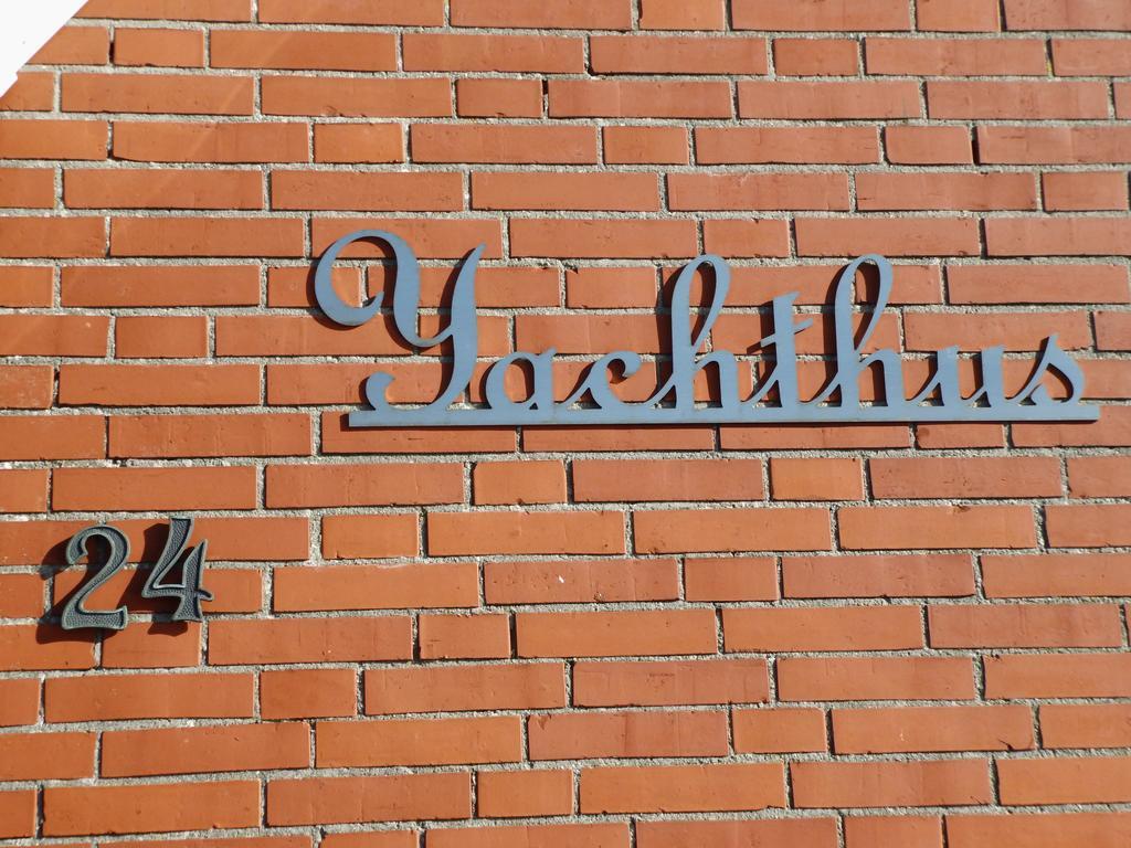 Yachthus - Direkt Am Meer Carolinensiel Exterior photo